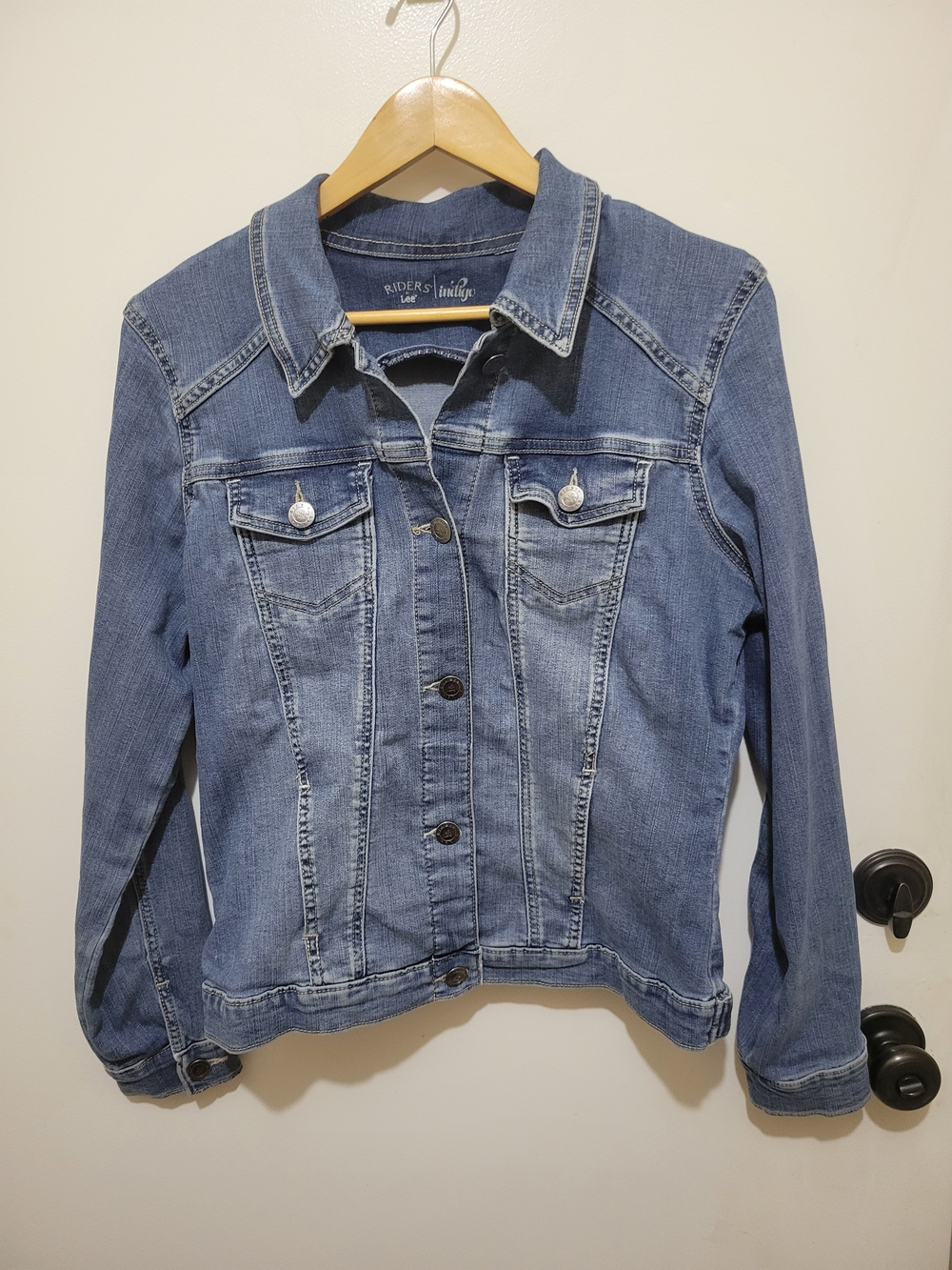 Riders by Lee Women’s Medium Blue Denim Trucker Jacket - Large
